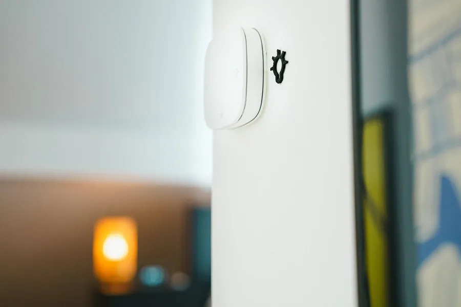 Smart Home München: moderner Wandtaster zur intelligenten Haussteuerung
